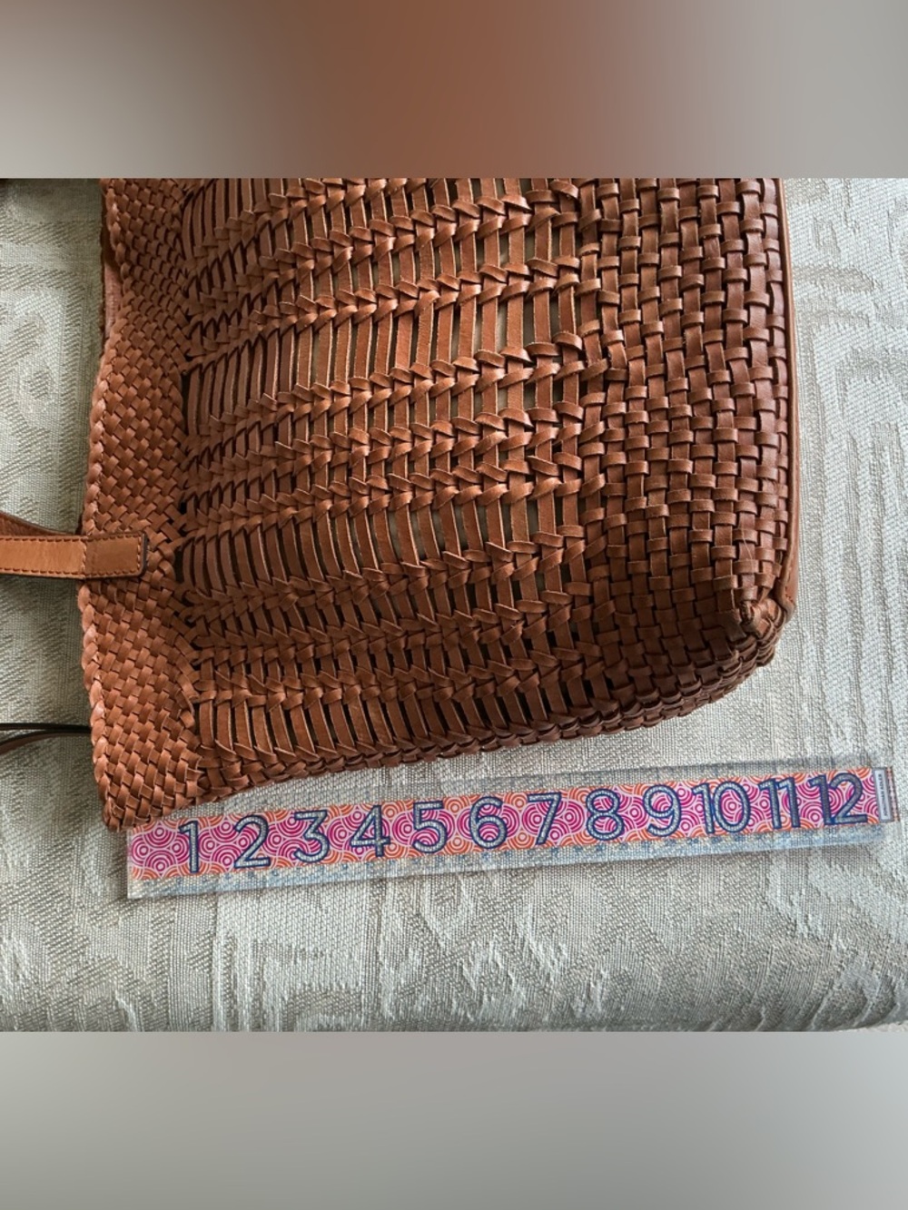 VEUC Woven Leather Zip Top Tote Handbag ๐ - Picture 12 of 13